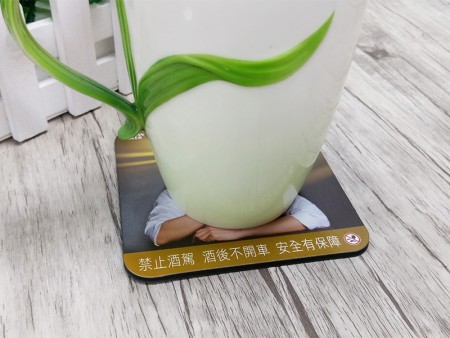 Magneettinen juoma-alusta